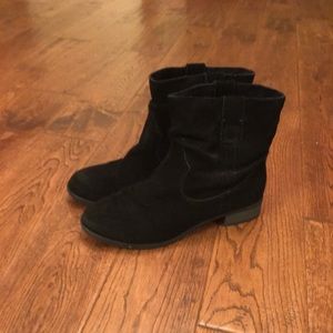American Eagle black suede booties